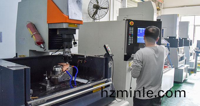 擁有獨(du)立的廠(chang)房(fang)