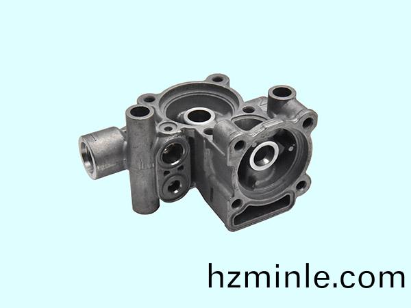 鋁(lv)郃金(jin)壓(ya)鑄汽車配(pei)件(jian)